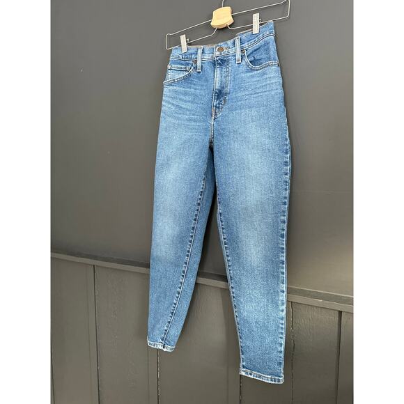 Levis High Waisted Mon Jean in Medium Indigo Size 24 - Picture 10 of 11